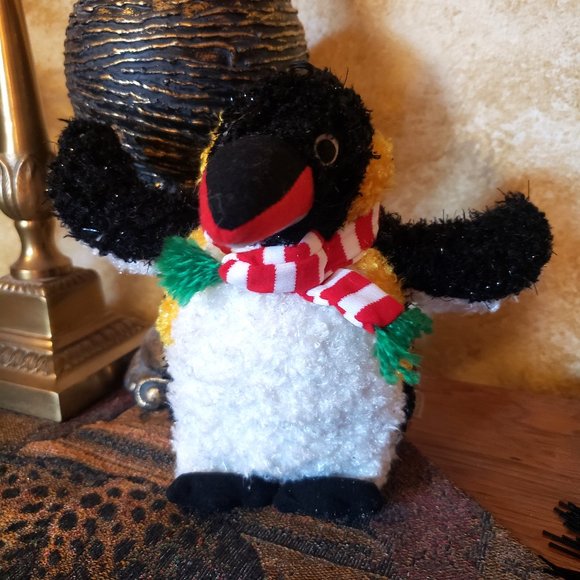 Excellent Condition Vintage Christmas Penguin Decoration - Picture 1 of 6